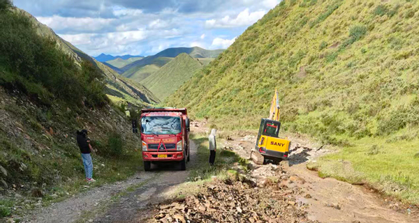闻“汛”而动抢修水毁道路 实干践行为民初心   ——西北高原所驻村工作队防汛工作纪实